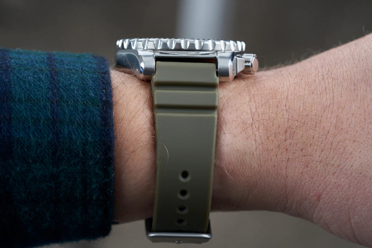 The Classic GL831 Olive Rubber Strap (19/20/22mm short 22mm standard)