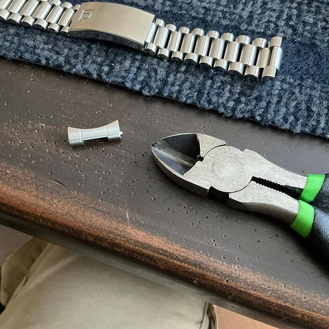 Trimming end link tabs